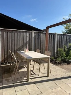 Atmos/Kings stapelbare 4-persoons tuinset 180x100 cm. - Latte