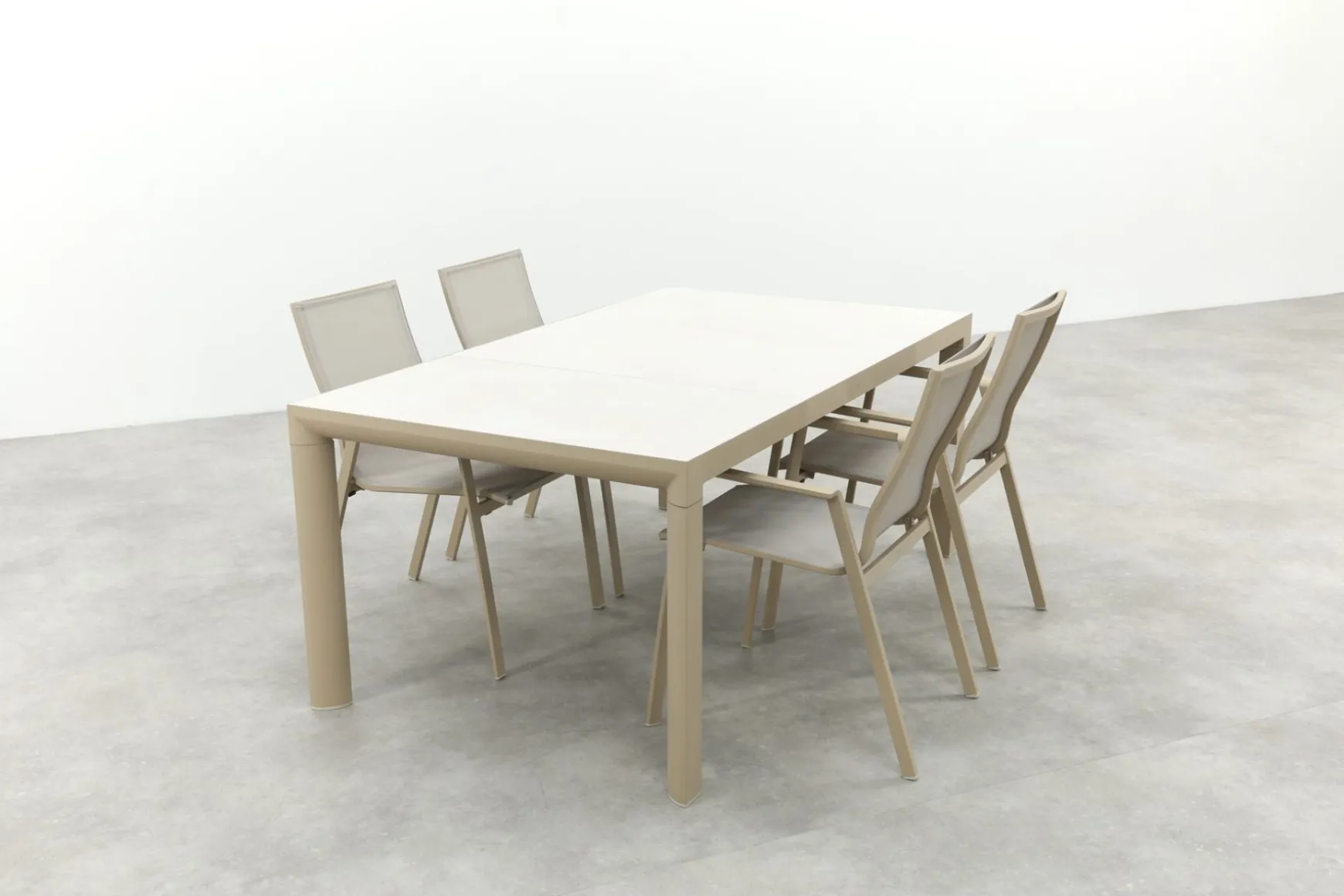 Atmos/Kings stapelbare 4-persoons tuinset 180x100 cm. - Latte