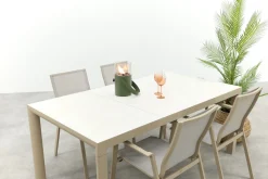 Atmos/Kings stapelbare 4-persoons tuinset 180x100 cm. - Latte