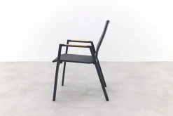 Atmos stapelbare tuinstoel met teak armleuning - Antraciet