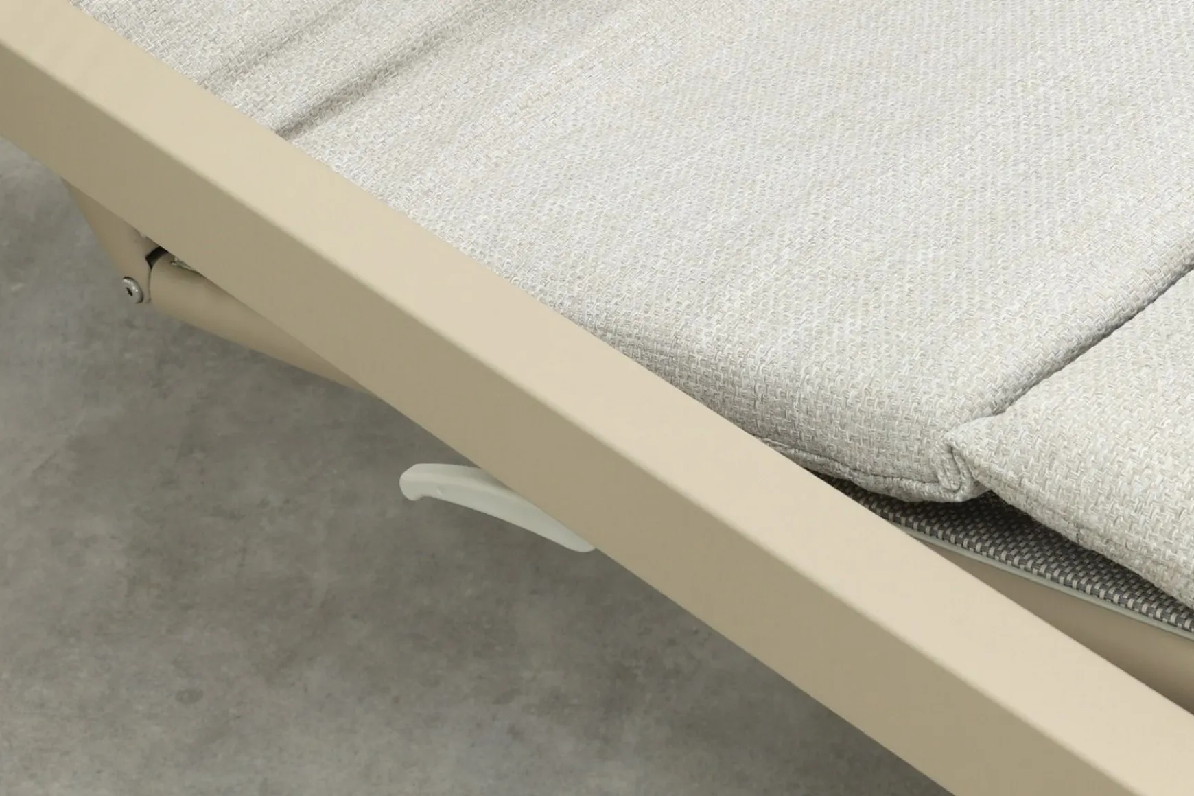 Corfu verrijdbaar ligbed incl. kussen - Latte