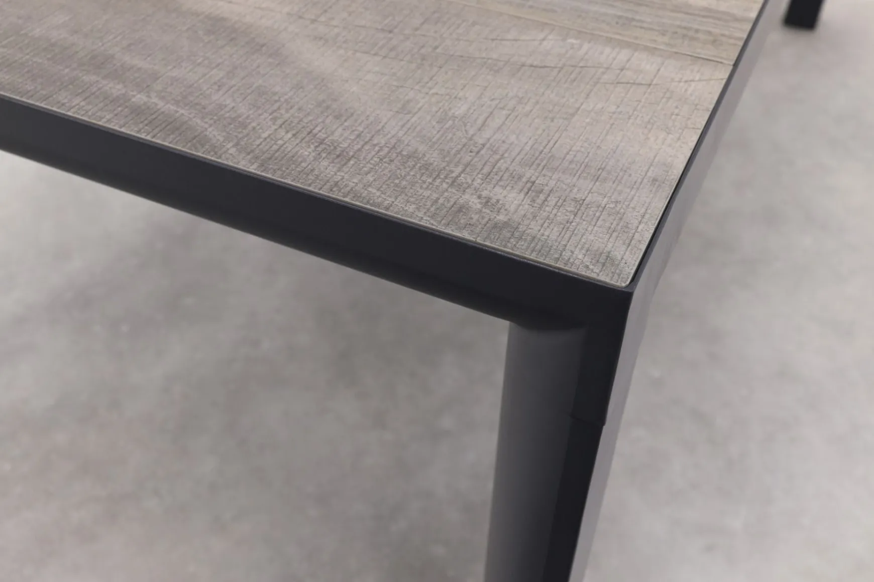 Excellent/Kings 4-persoons stapelbare dining tuinset 180x100 cm. - Antraciet