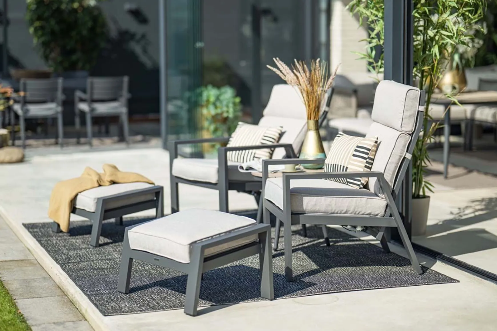 Garden Impressions Max loungestoel + voetenbank - Carbon black/Sand