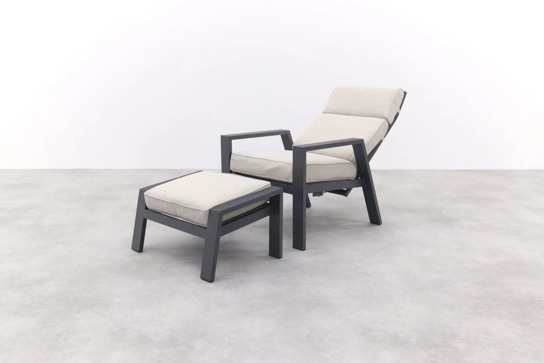 Garden Impressions Max loungestoel + voetenbank - Carbon black/Sand