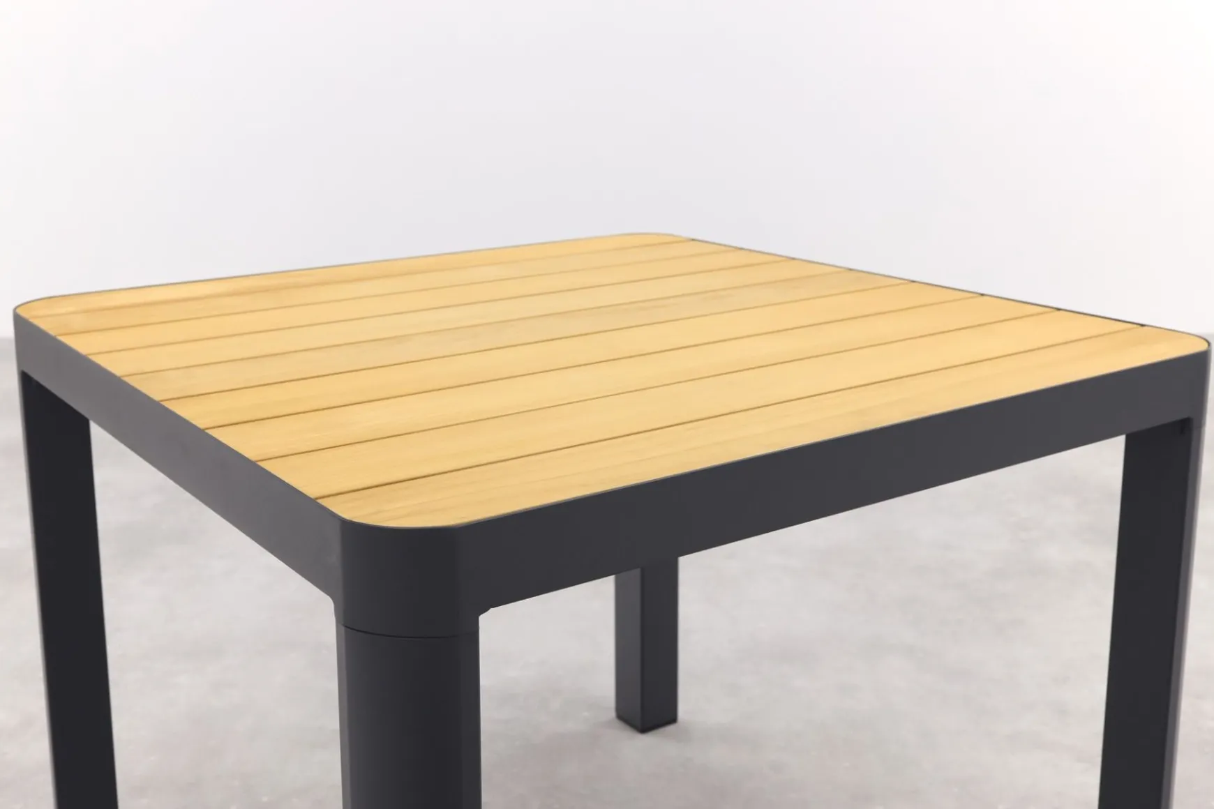 General tuintafel 90x90 cm. - aluminium royal grey frame / teak