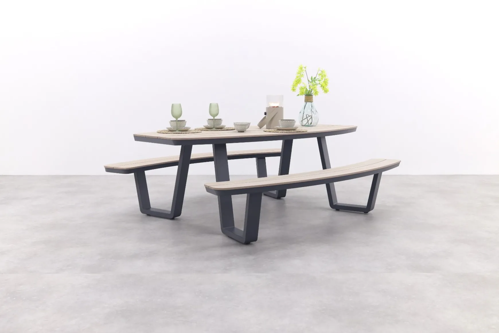 GI Bell ovale 6-persoons picknicktafel 220x193cm.