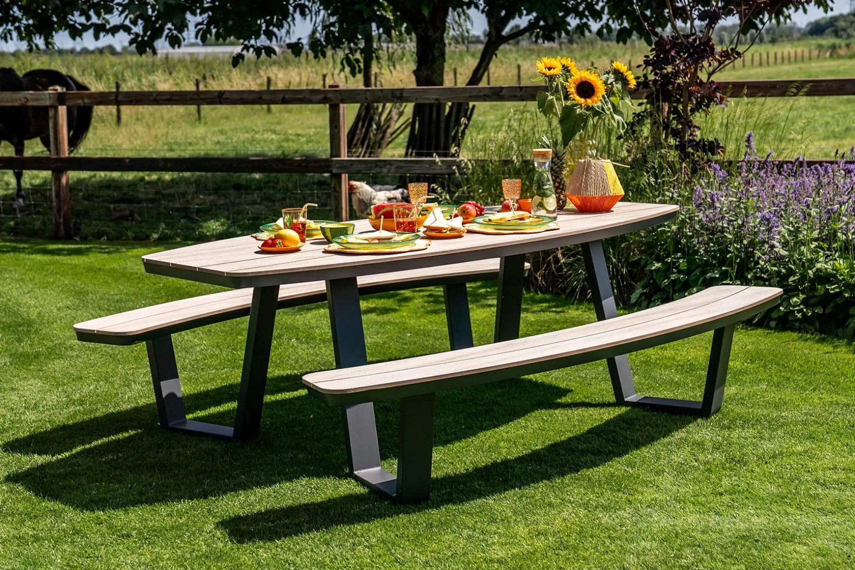 GI Bell ovale 6-persoons picknicktafel 220x193cm.