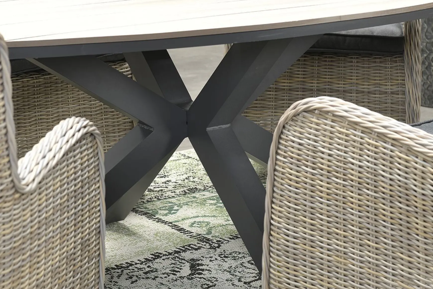 GI Edison ovale houtlook tuintafel 220x115 cm.
