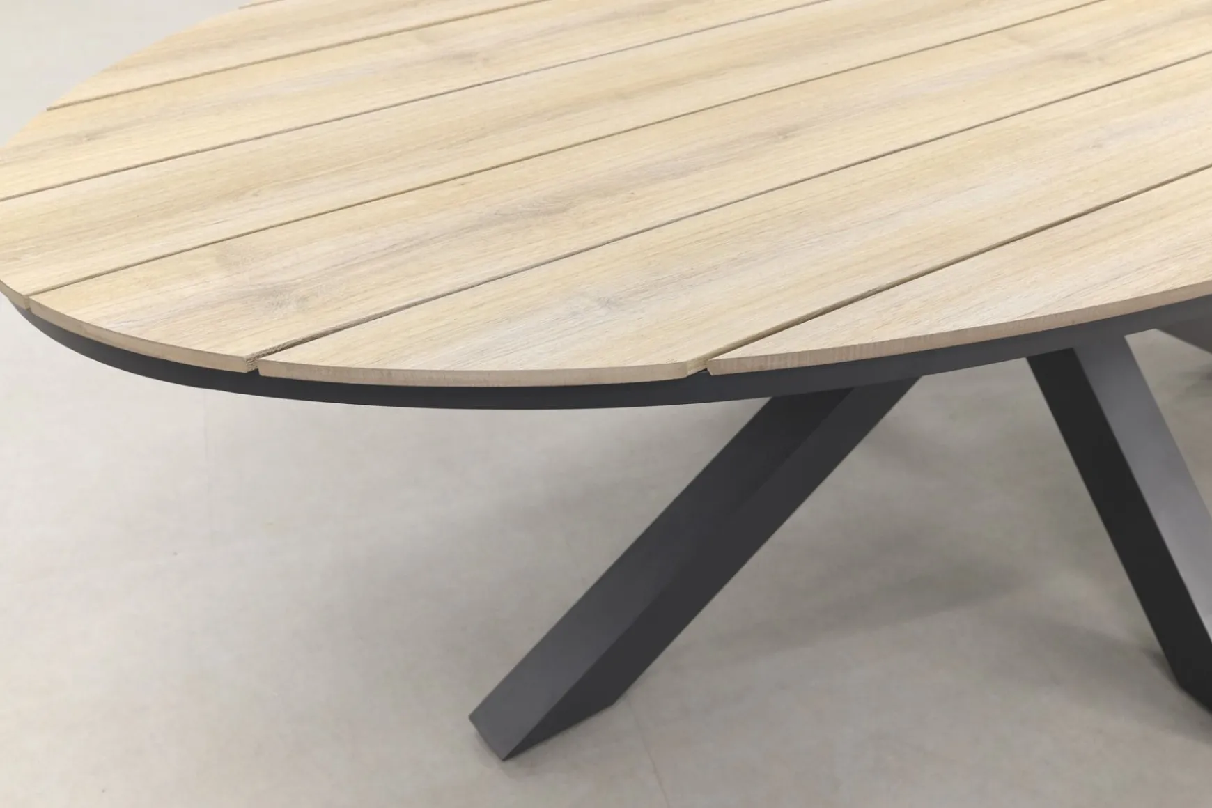 GI Edison ovale houtlook tuintafel 220x115 cm.