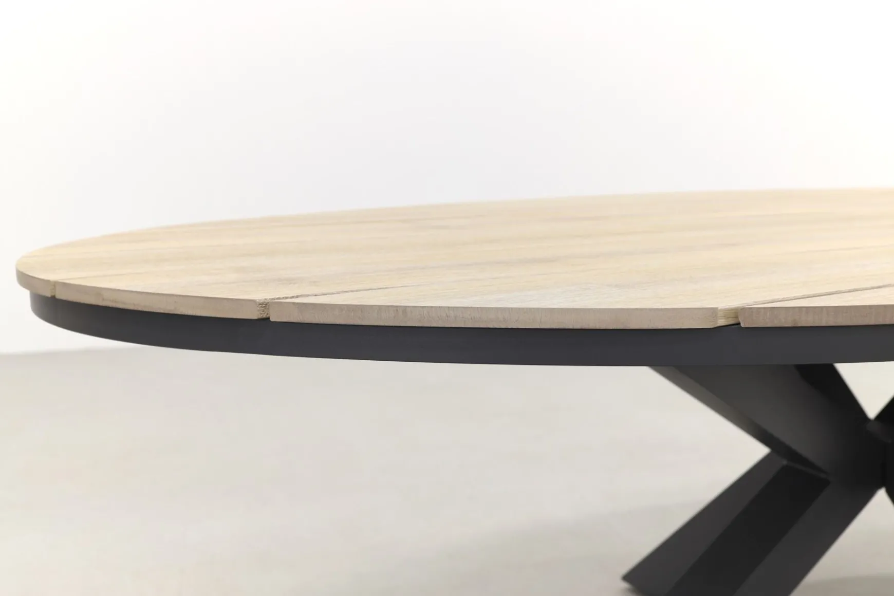 GI Edison ovale houtlook tuintafel 220x115 cm.