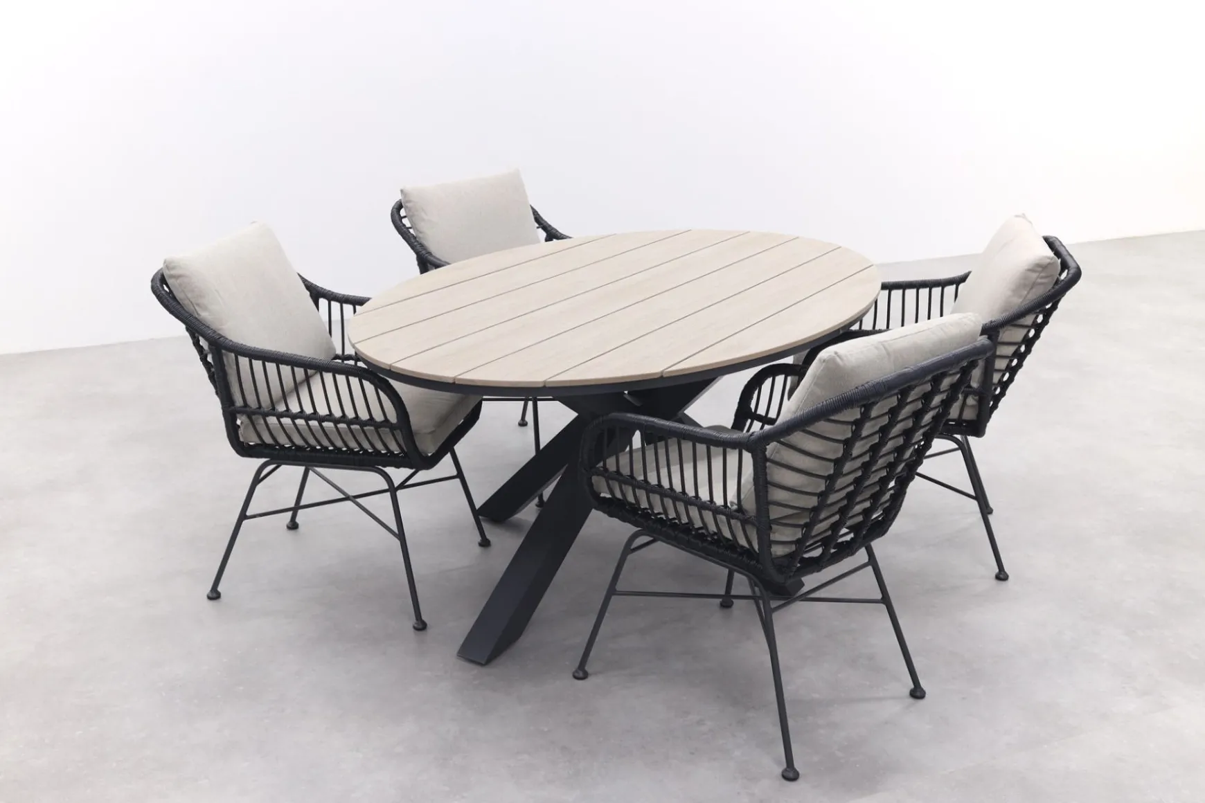 GI Margriet zwart/zand / Edison 180 x 115 cm. tafel - ovale tuinset