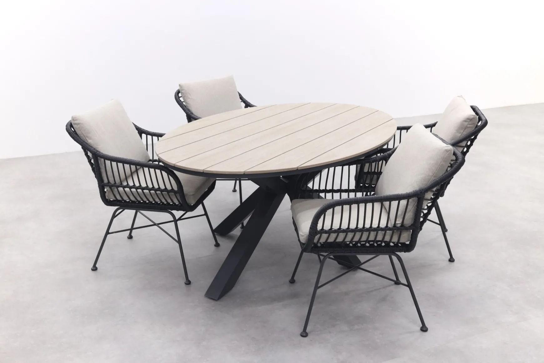 GI Margriet zwart/zand / Edison 180 x 115 cm. tafel - ovale tuinset