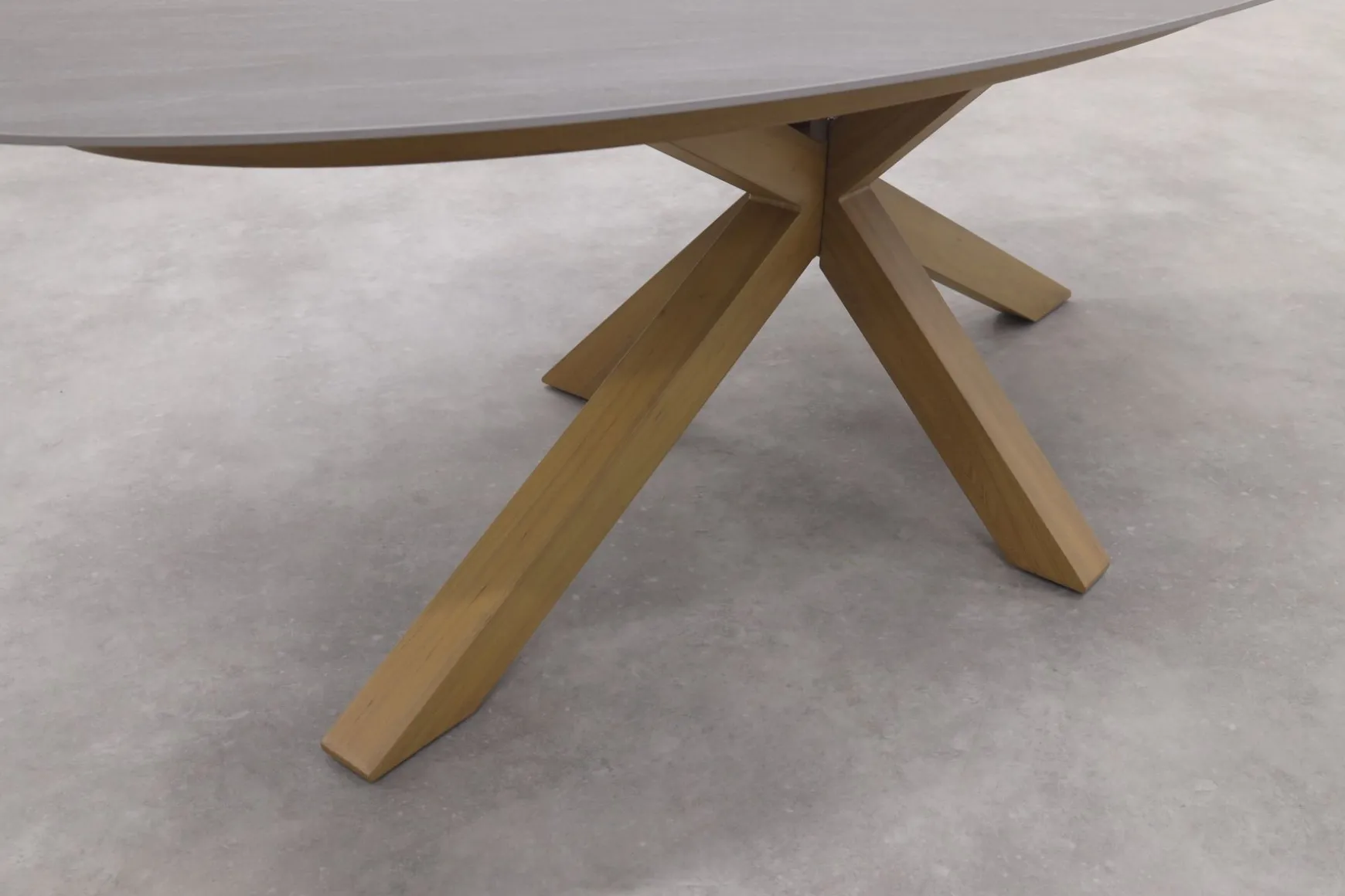 GI Scotland ovale tuintafel 230x115 cm. - Teak look (OP=OP)