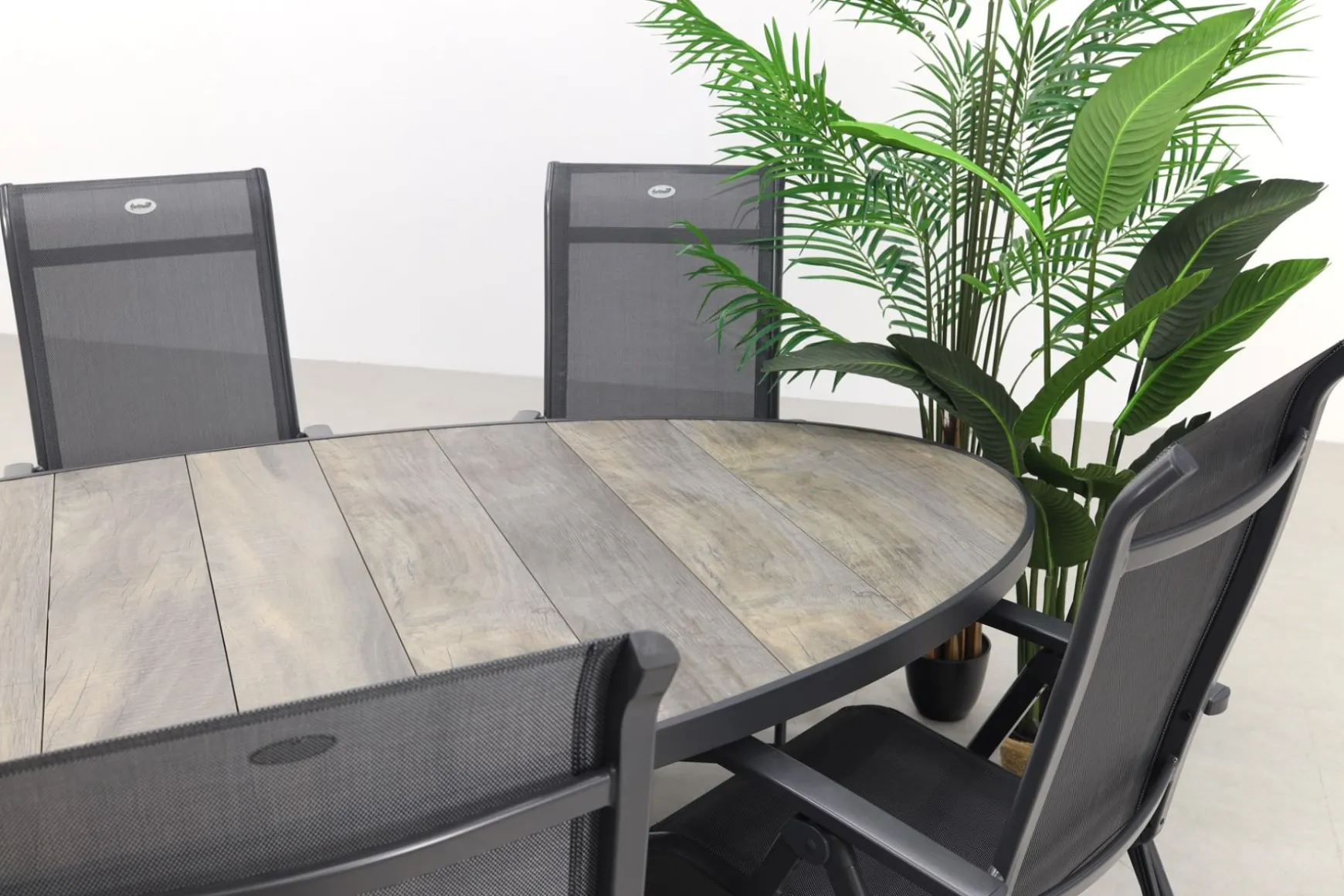 Hartman Milaan/Silva houtlook 240x115 cm. ovale tuinset - 7-delig