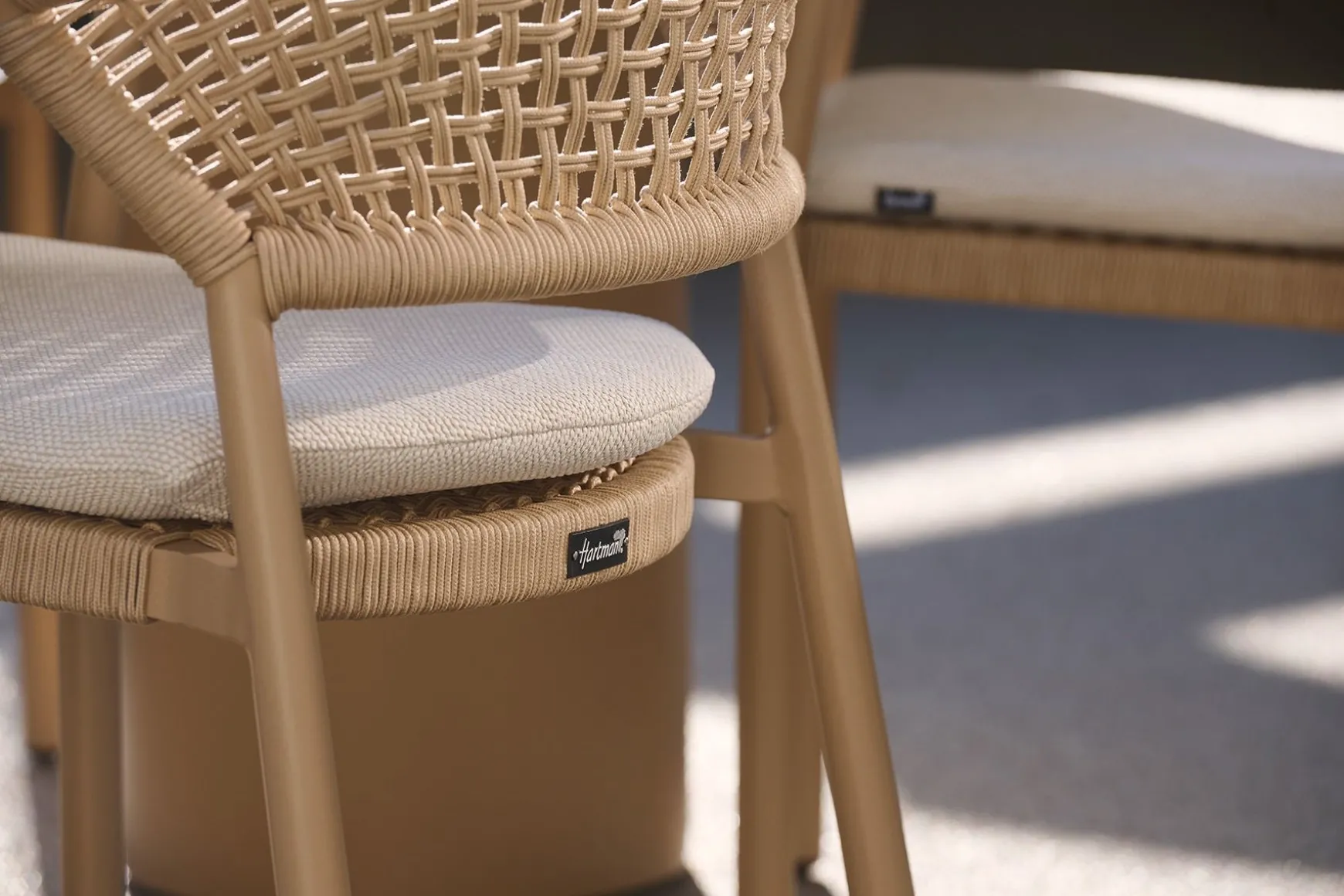 Hartman Taragona/Girona ronde stapelbare tuinset voor 4 personen 120 cm. - Cappuccino