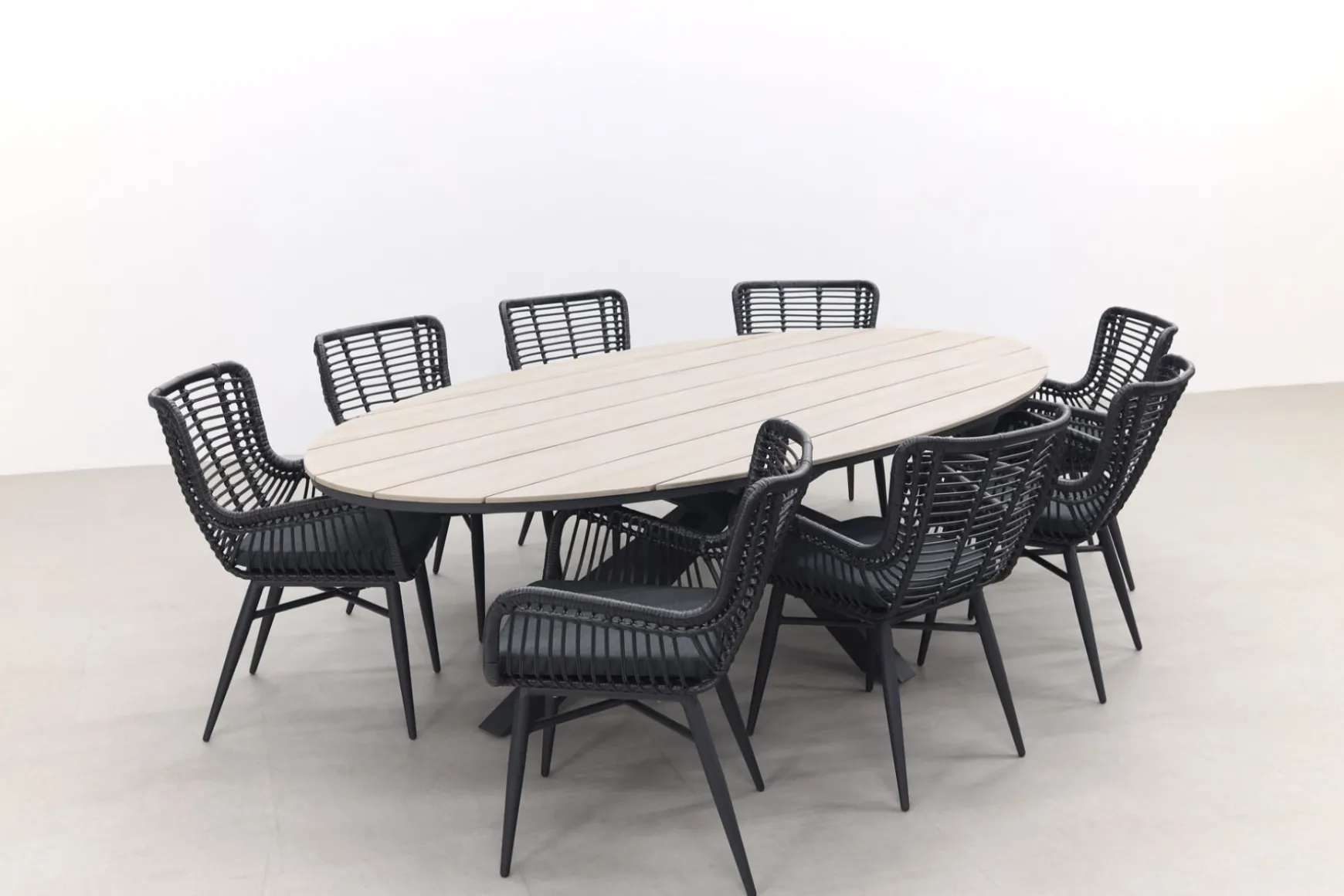 Jasmine Black/GI Edison 8-persoons dining tuinset 280x140 cm.
