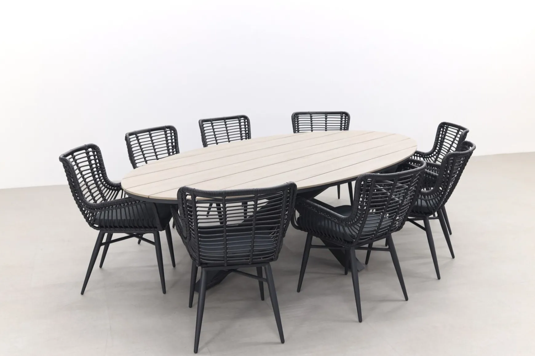 Jasmine Black/GI Edison 8-persoons dining tuinset 280x140 cm.