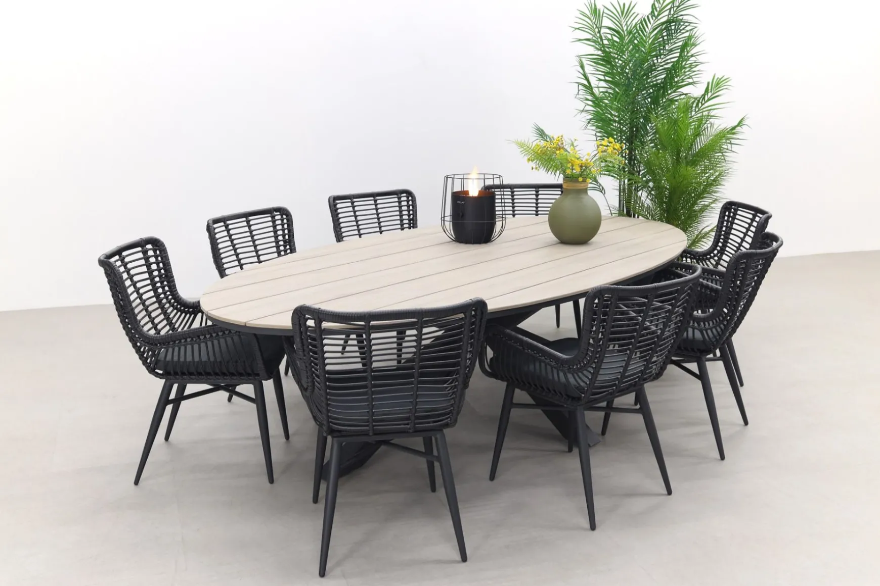 Jasmine Black/GI Edison 8-persoons dining tuinset 280x140 cm.