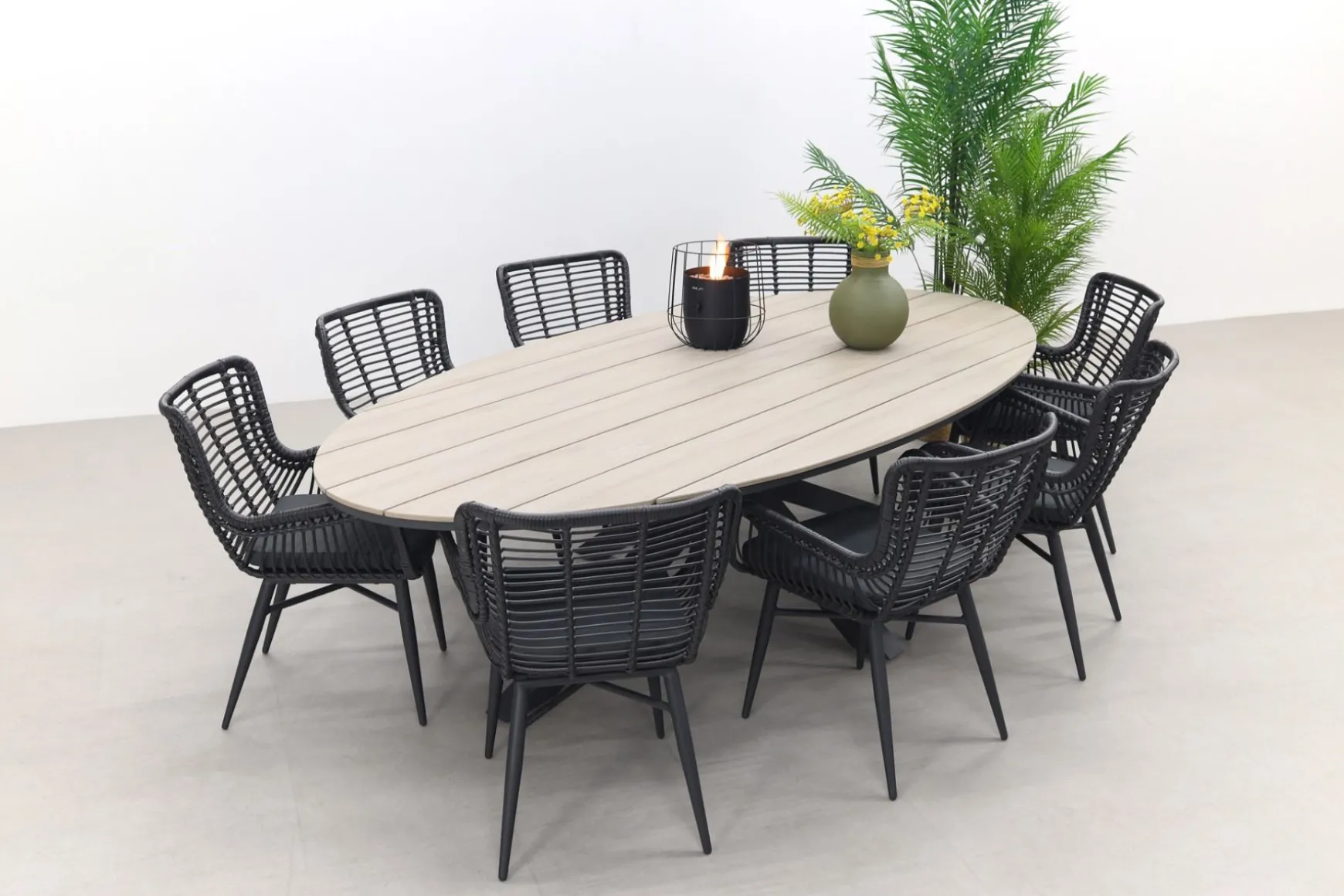Jasmine Black/GI Edison 8-persoons dining tuinset 280x140 cm.