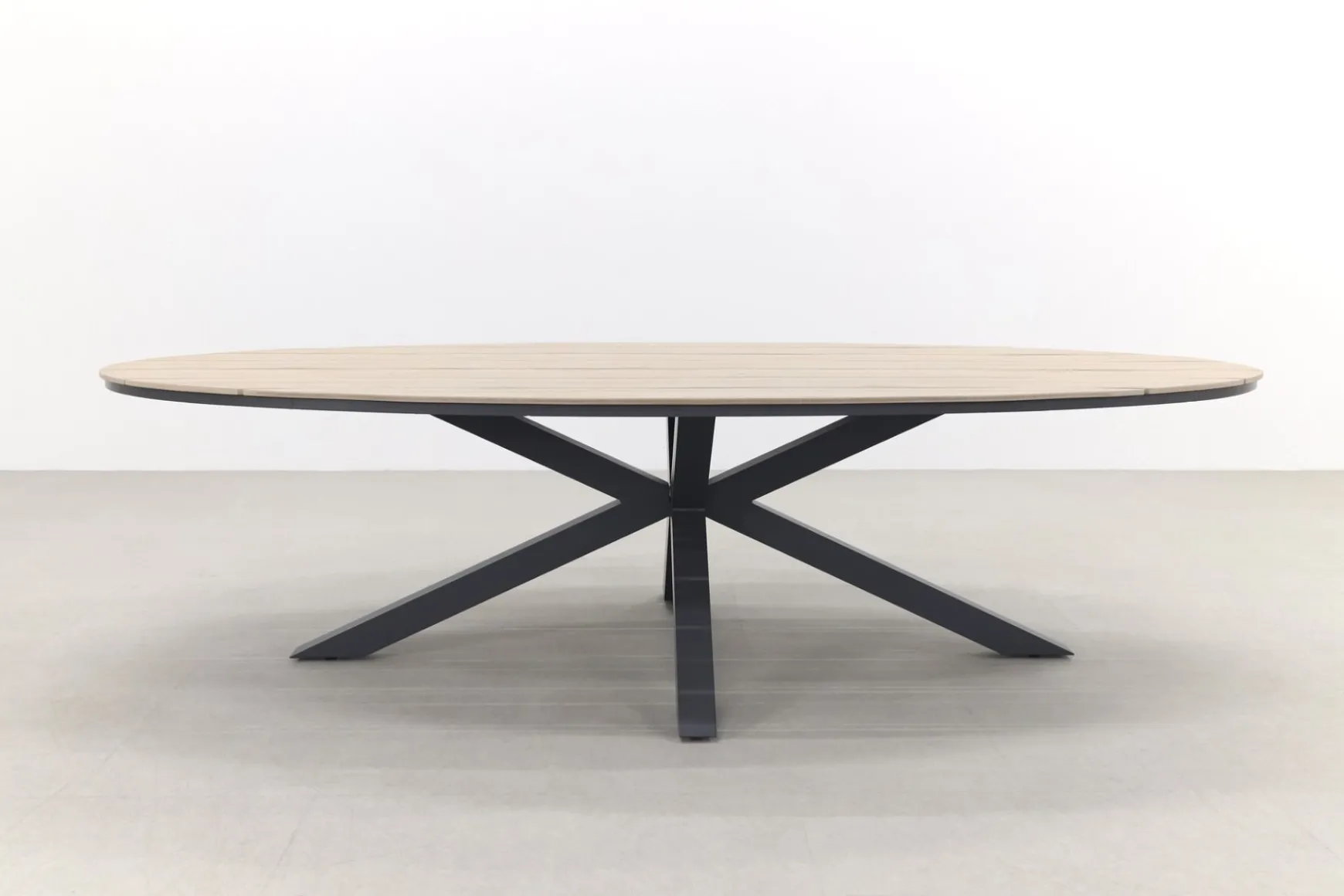 Jasmine Black/GI Edison 8-persoons dining tuinset 280x140 cm.