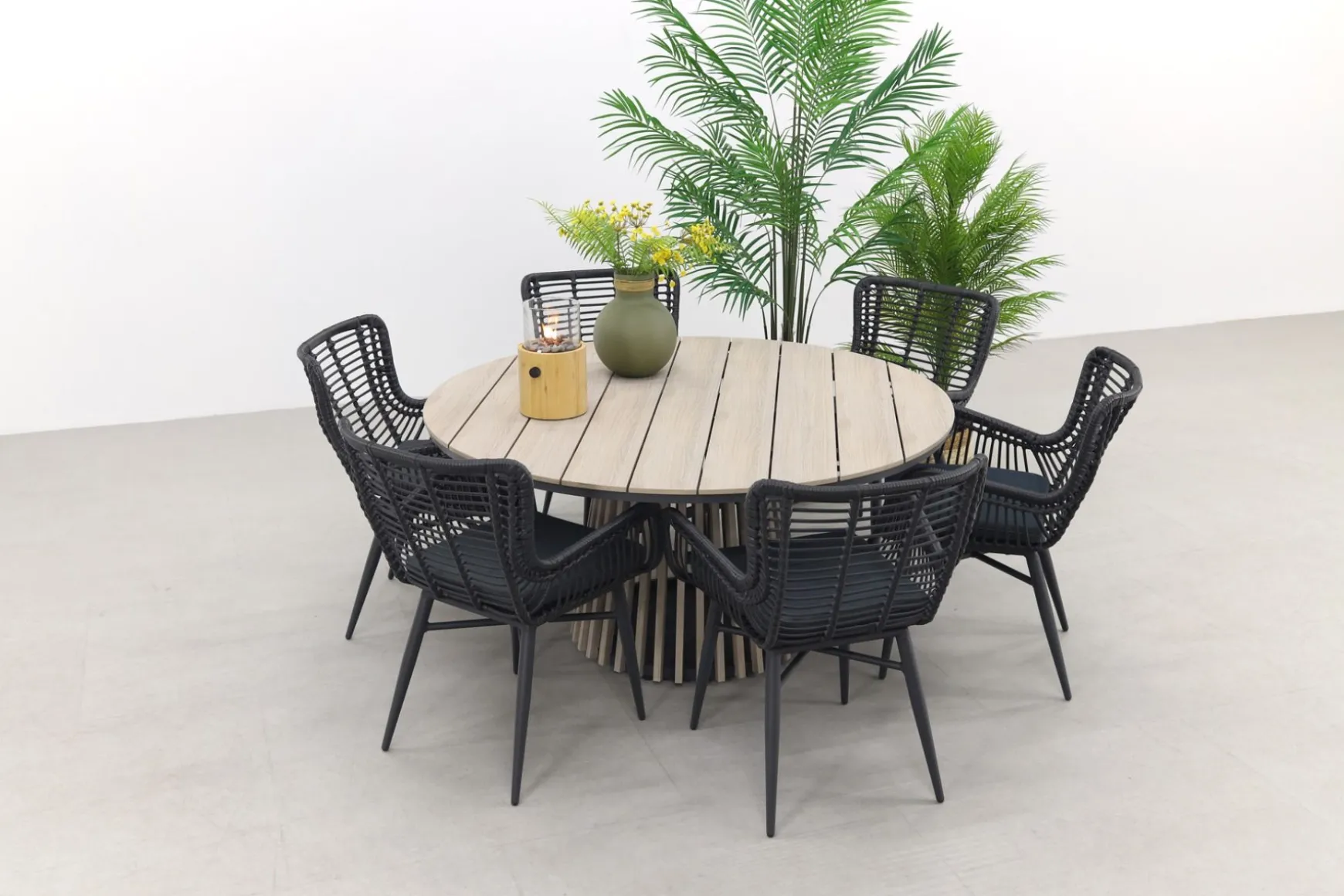 Jasmine Black/GI Trinxa 6-persoons ronde dining tuinset Ø148 cm.
