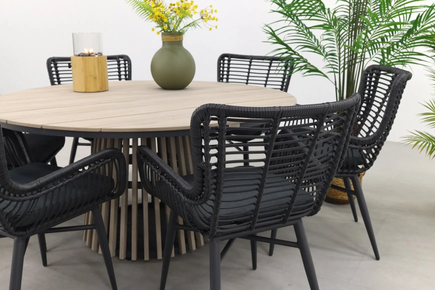 Jasmine Black/GI Trinxa 6-persoons ronde dining tuinset Ø148 cm.