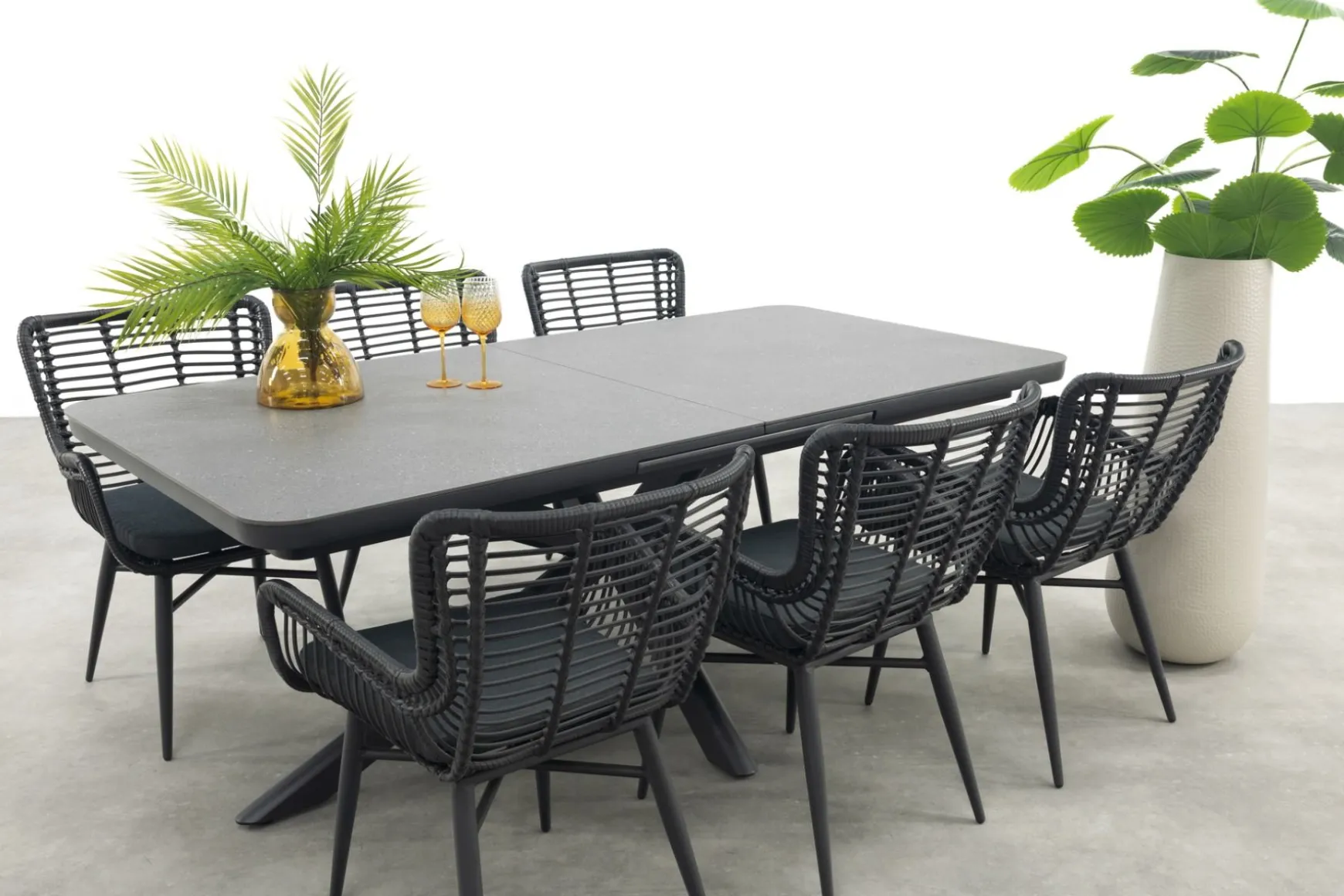 Jasmine Black/Montreal 6-persoons verstelbare tuinset met uitschuifbare tuintafel 200-260x100 cm.