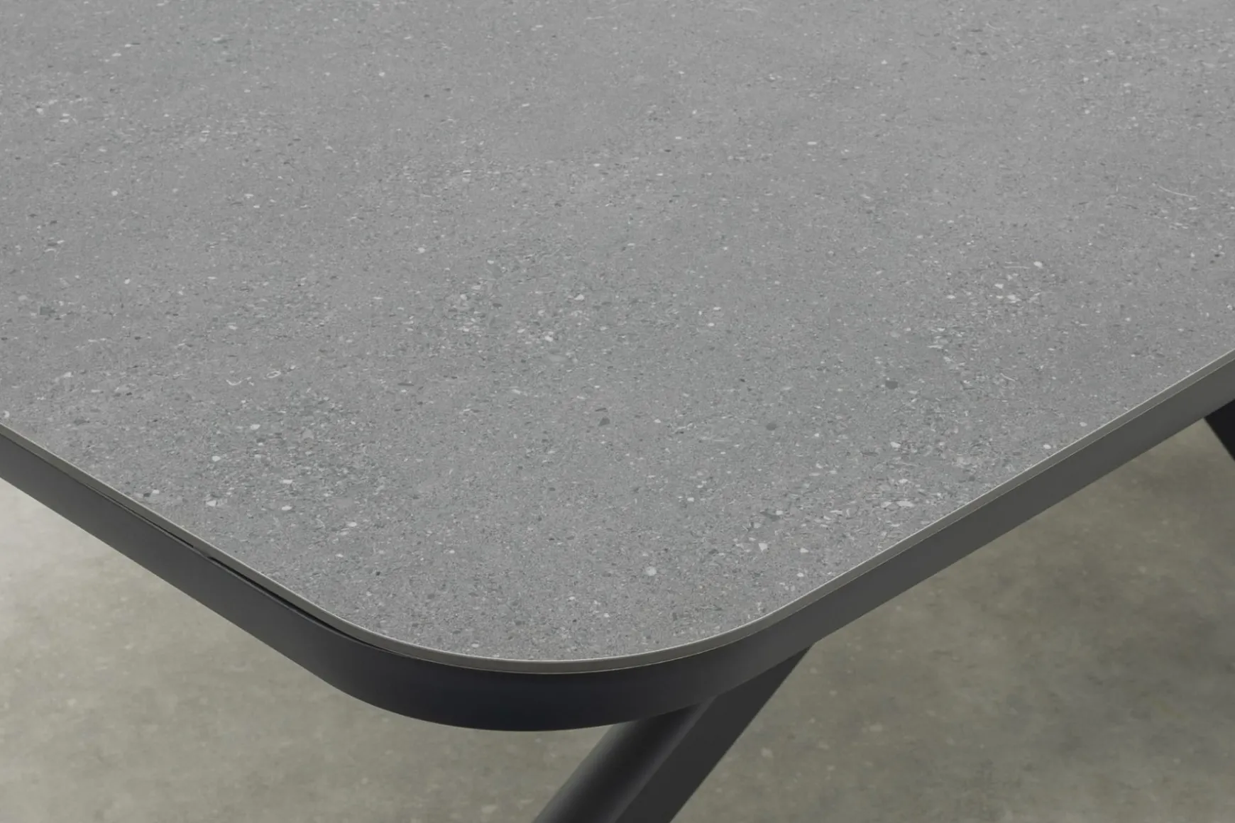 Jasmine Black/Soreno 6-persoons Deens ovale tuinset 240x110 cm. - Betonlook