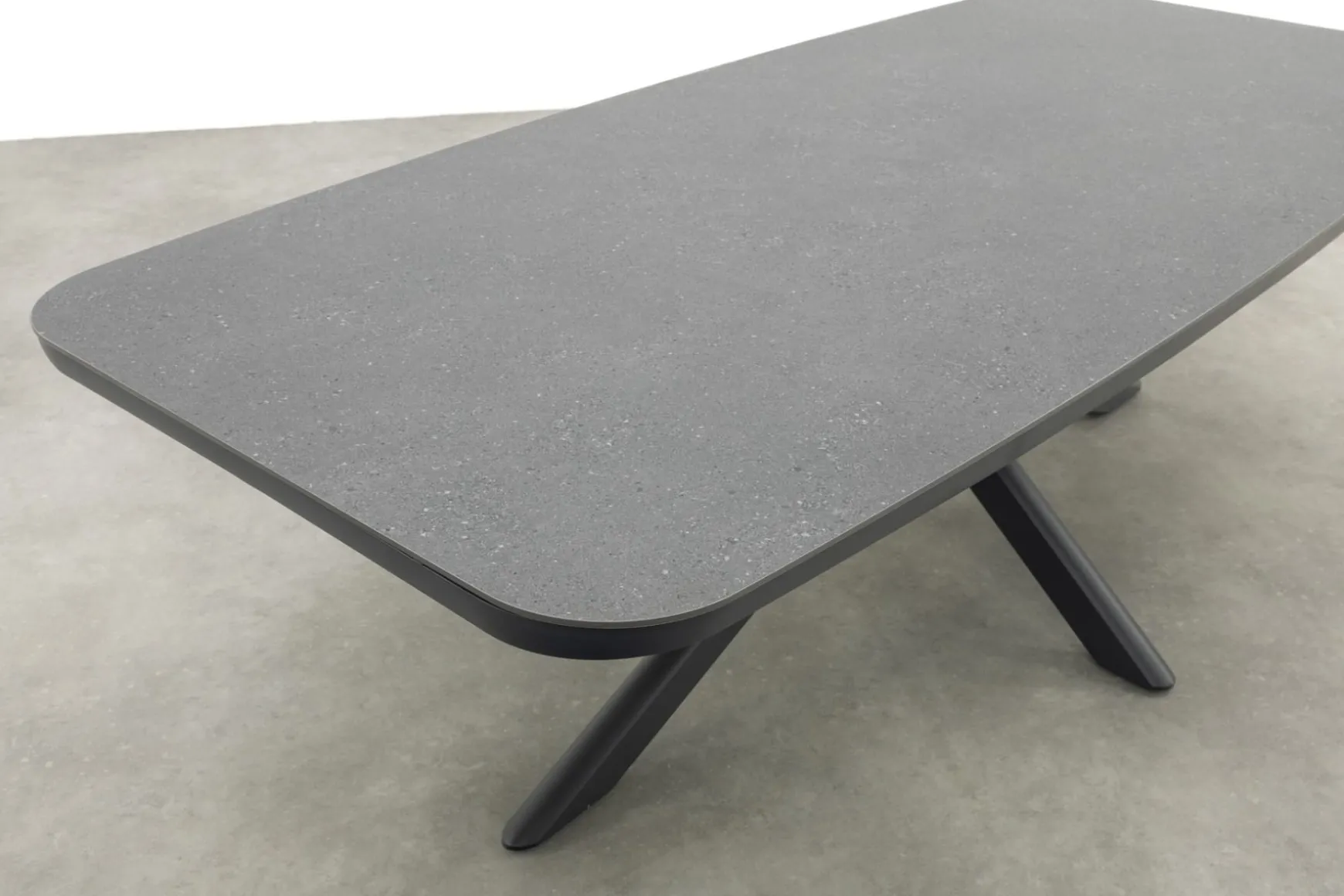 Jasmine Black/Soreno 6-persoons Deens ovale tuinset 240x110 cm. - Betonlook