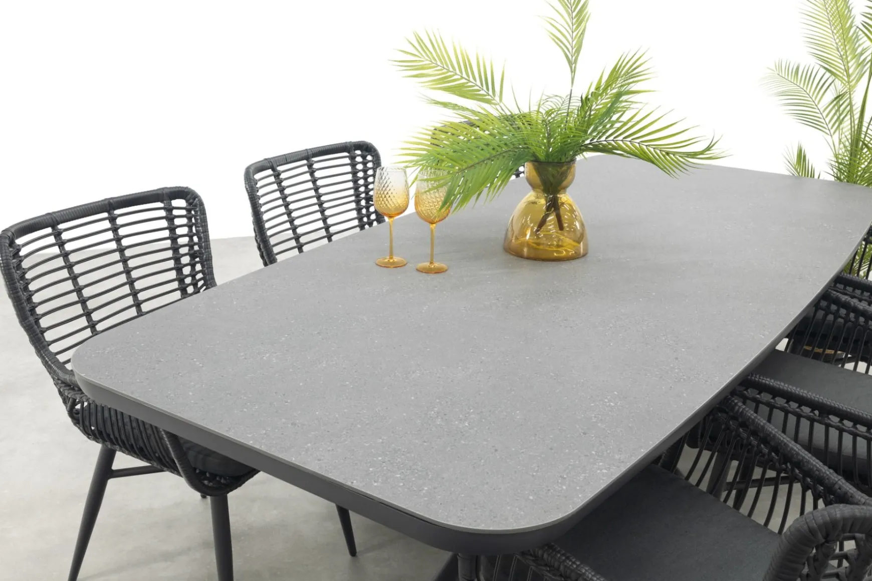 Jasmine Black/Soreno 6-persoons Deens ovale tuinset 240x110 cm. - Betonlook