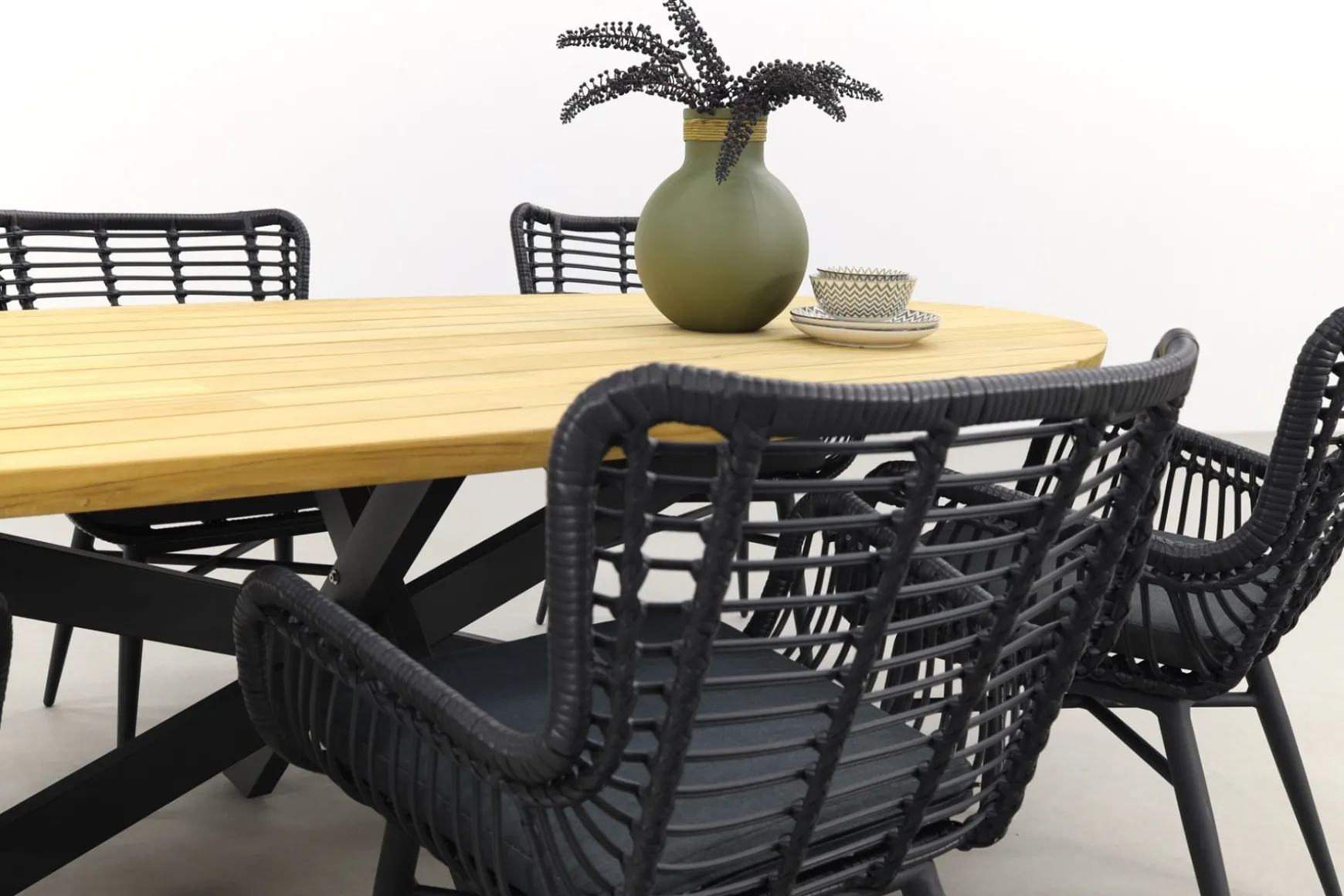 Jasmine Black/Taste Prado Ellips 6-persoons dining tuinset 240x115 cm. - Teak