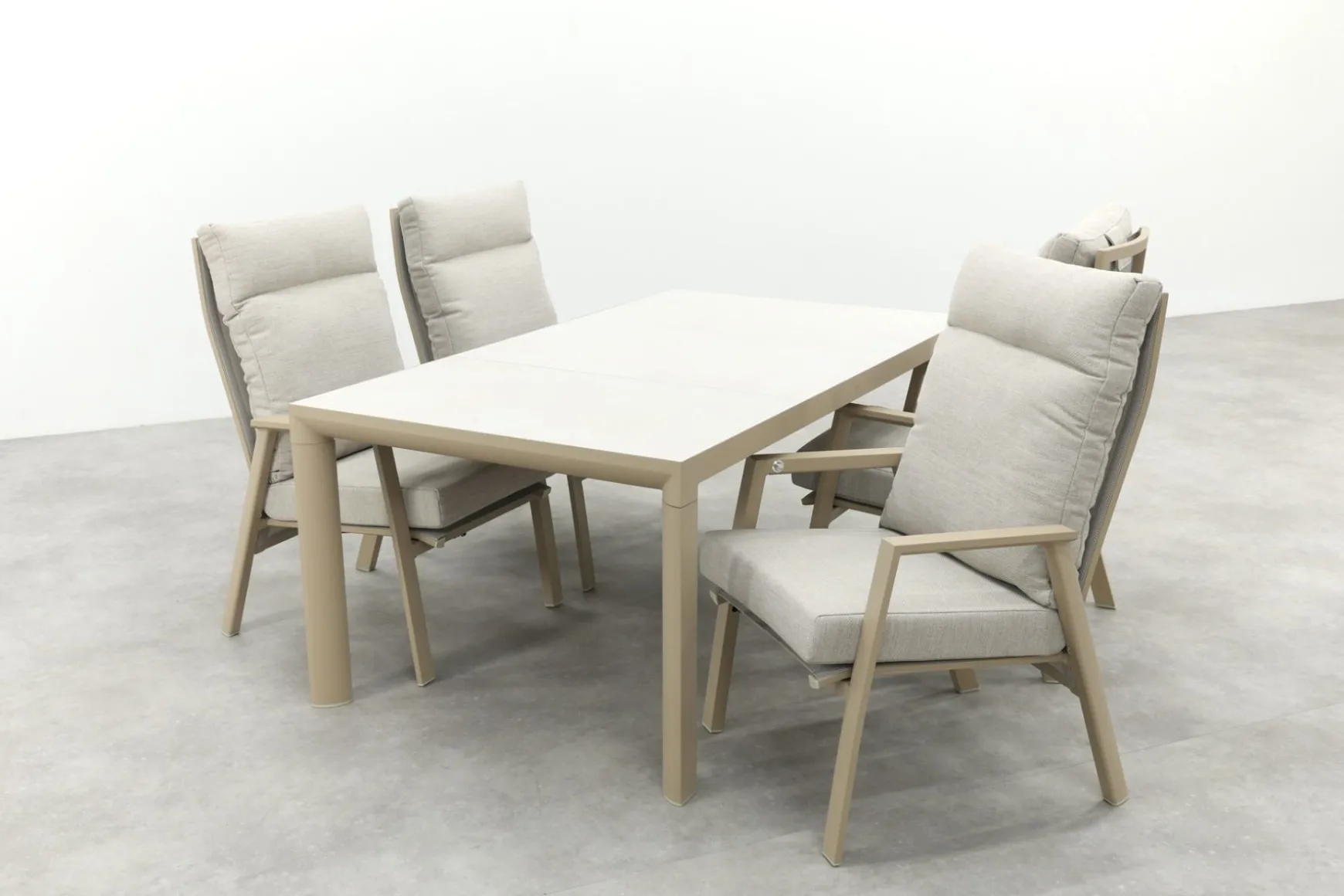 Lagos/Kings verstelbare 4-persoons tuinset 180x100 cm. - Latte