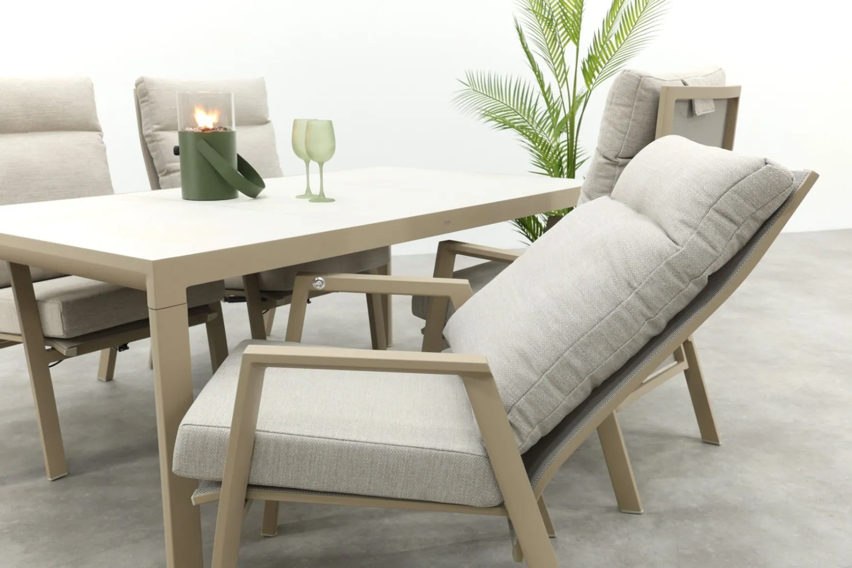 Lagos/Kings verstelbare 4-persoons tuinset 180x100 cm. - Latte