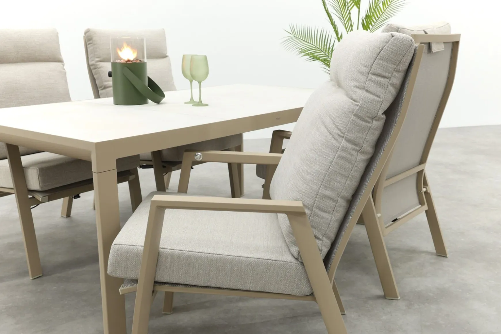 Lagos/Kings verstelbare 4-persoons tuinset 180x100 cm. - Latte