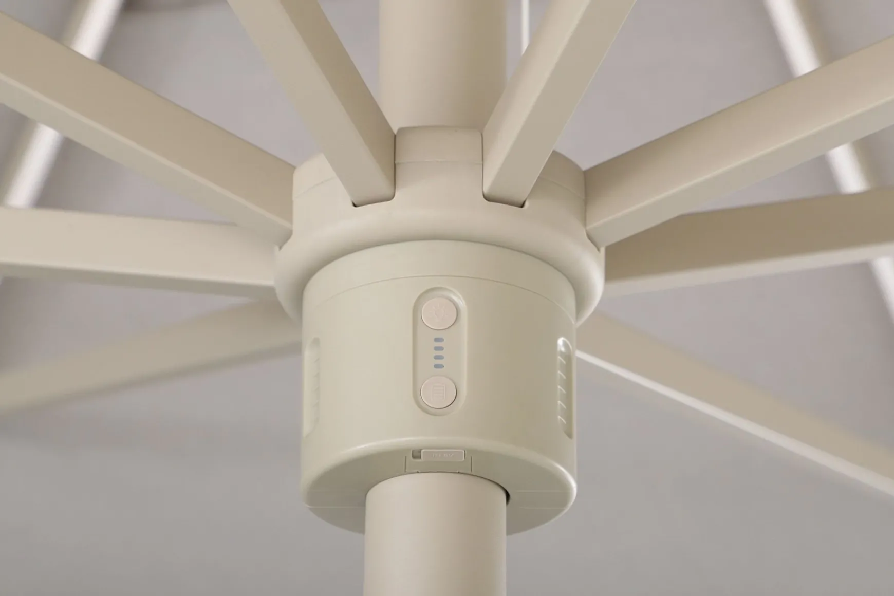Perfect Shadow Atlas Telescope Stokparasol Pro met LED verlichting 4x4 m. - Latte/Urban Taupe met Madrid voet en beschermhoes