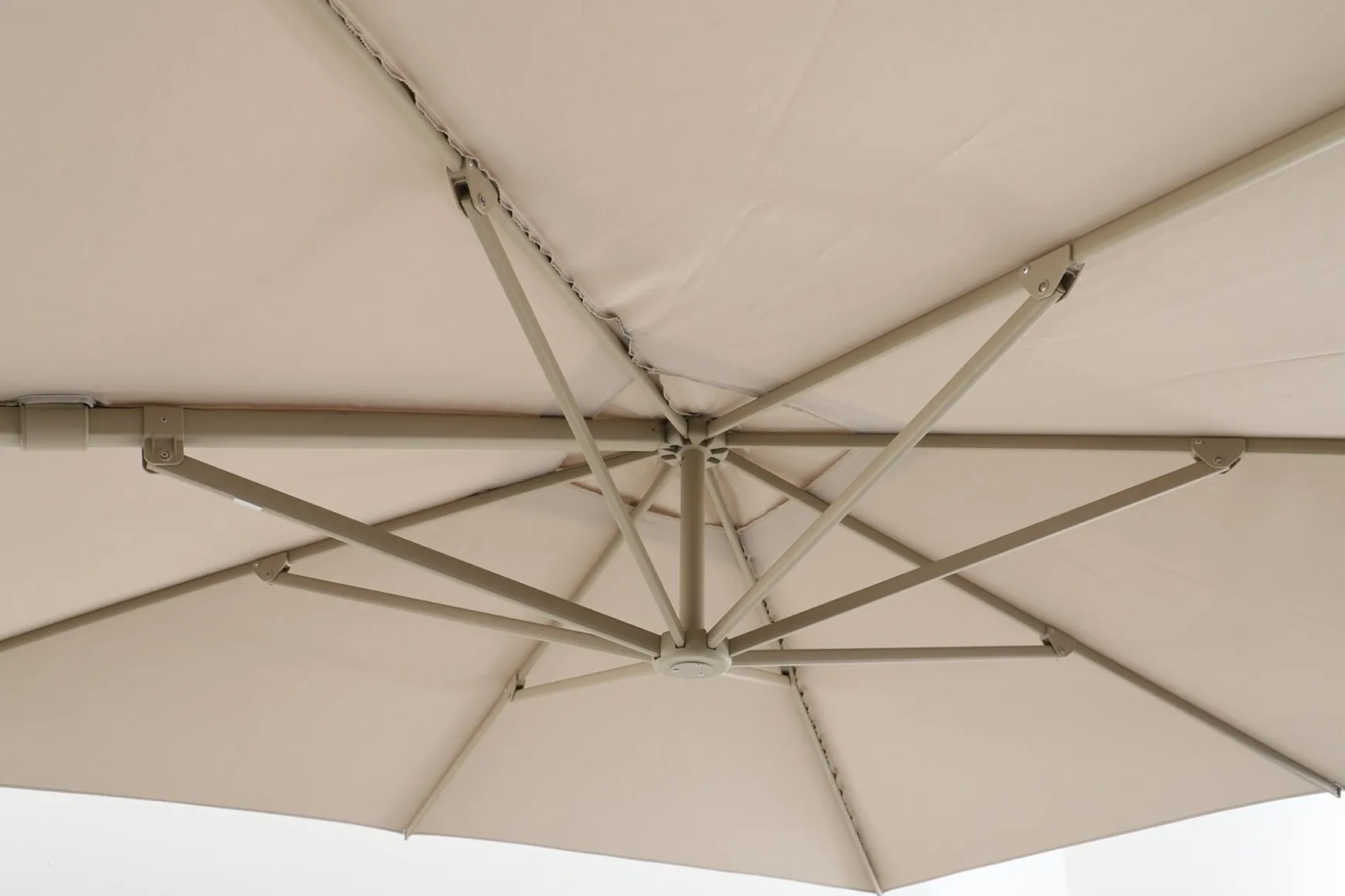 Perfect Shadow Luna zweefparasol 300x300 cm. Flex+ - Latte/Soft Sand met Murcia voet en hoes