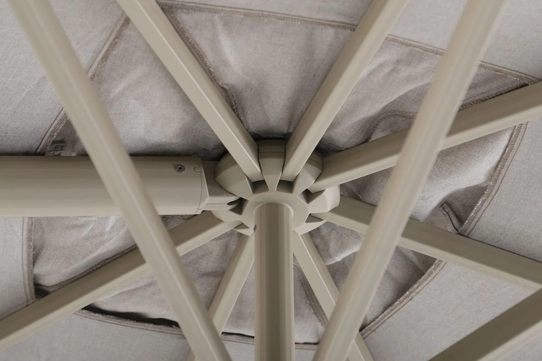 Perfect Shadow Ultra Eclipse Zweefparasol - 4x3m. - Latte/Urban Taupe met Murcia voet en hoes