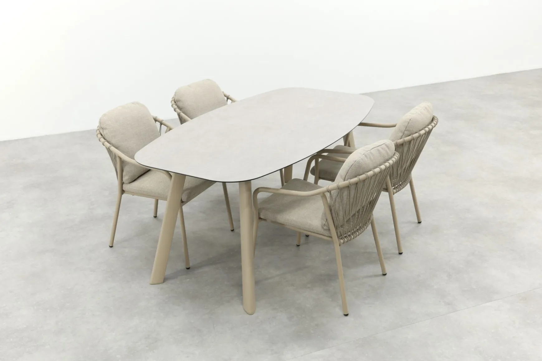 Pisa/Taste Manolo Deens ovale 4-persoons tuinset 180x95 cm. - Latte