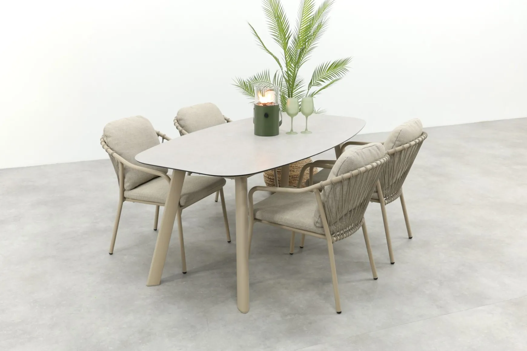 Pisa/Taste Manolo Deens ovale 4-persoons tuinset 180x95 cm. - Latte