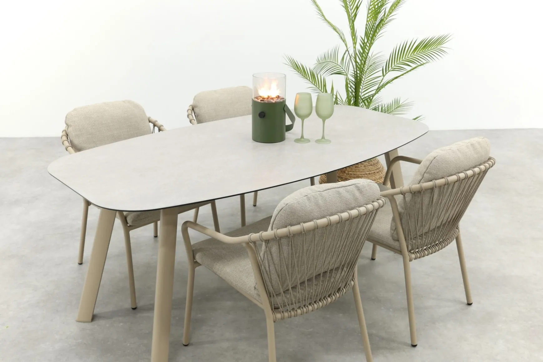 Pisa/Taste Manolo Deens ovale 4-persoons tuinset 180x95 cm. - Latte