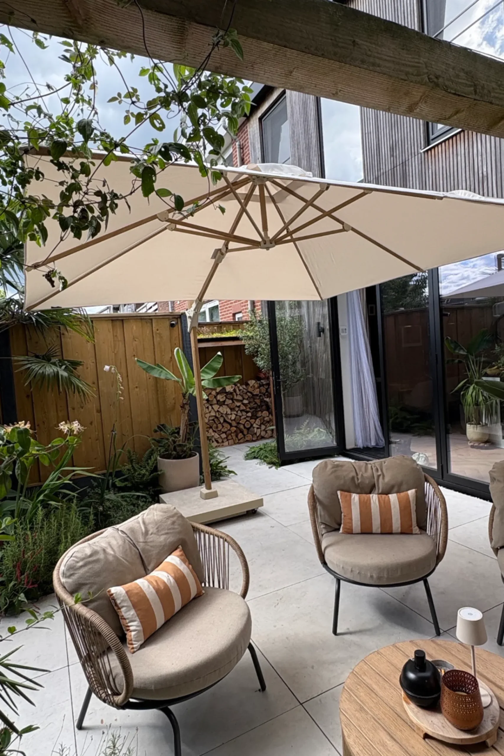 Platinum Challenger Zweefparasol T2 premium - 3x3 m. Champagne Teak