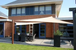 Platinum Coolfit schaduwdoek driehoek gebroken wit 5x5x5 m.