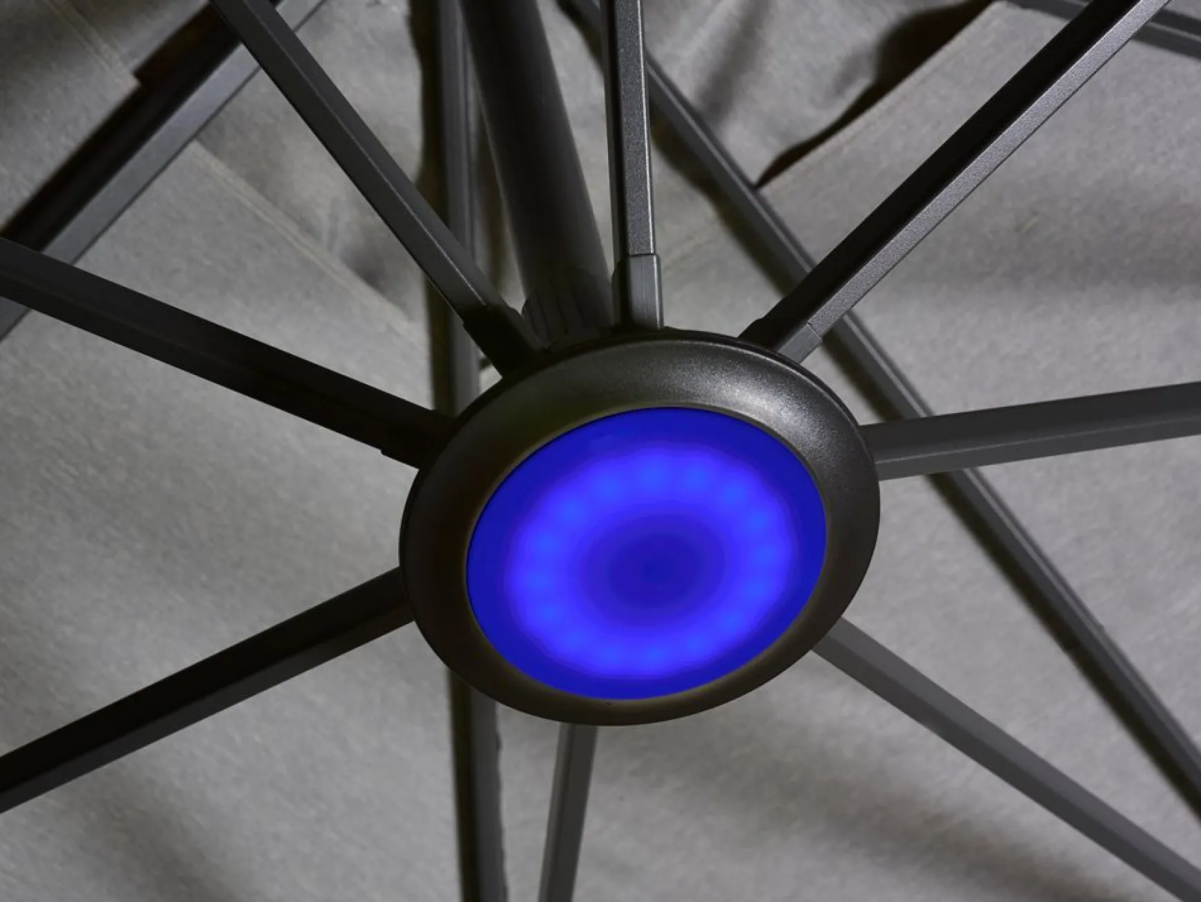 Platinum zweefparasol LED verlichting