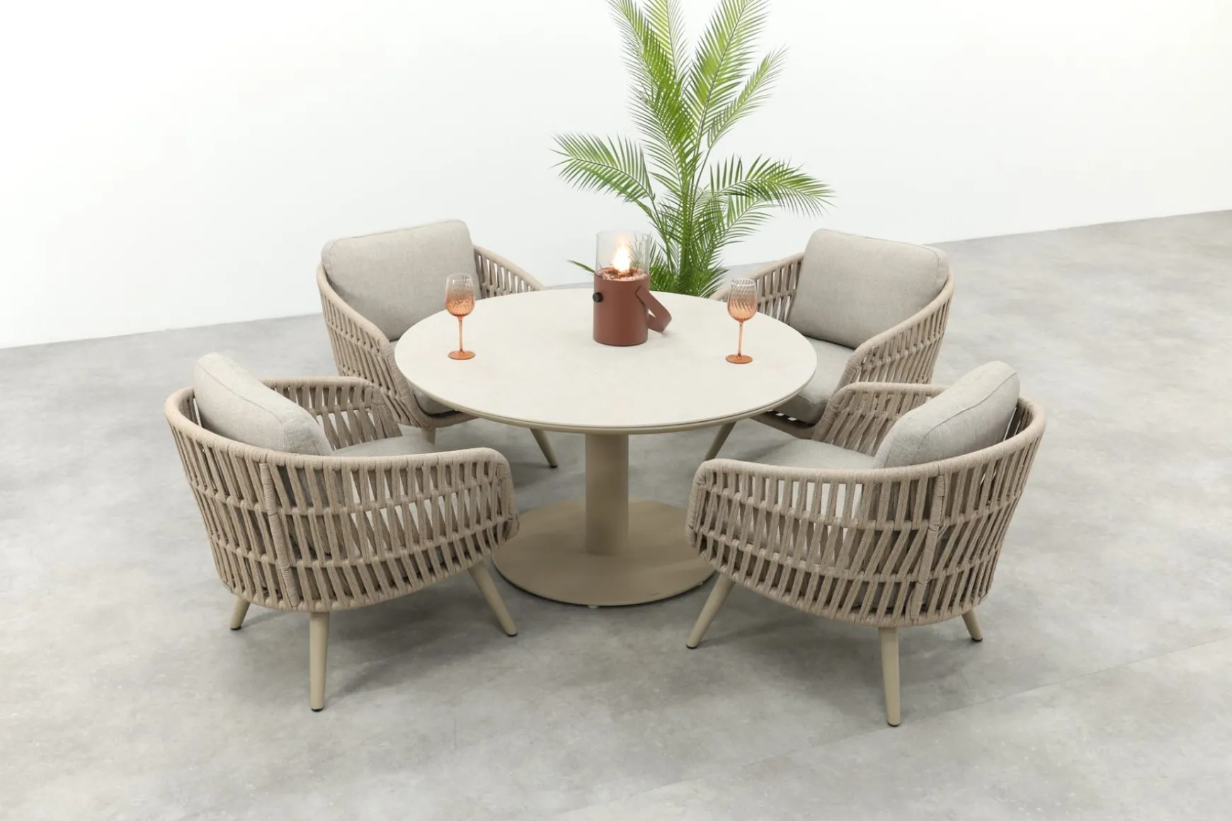 Romeo/Aversa 4-persoons ronde verstelbare low-dining tuinset Ø120 cm. - Latte