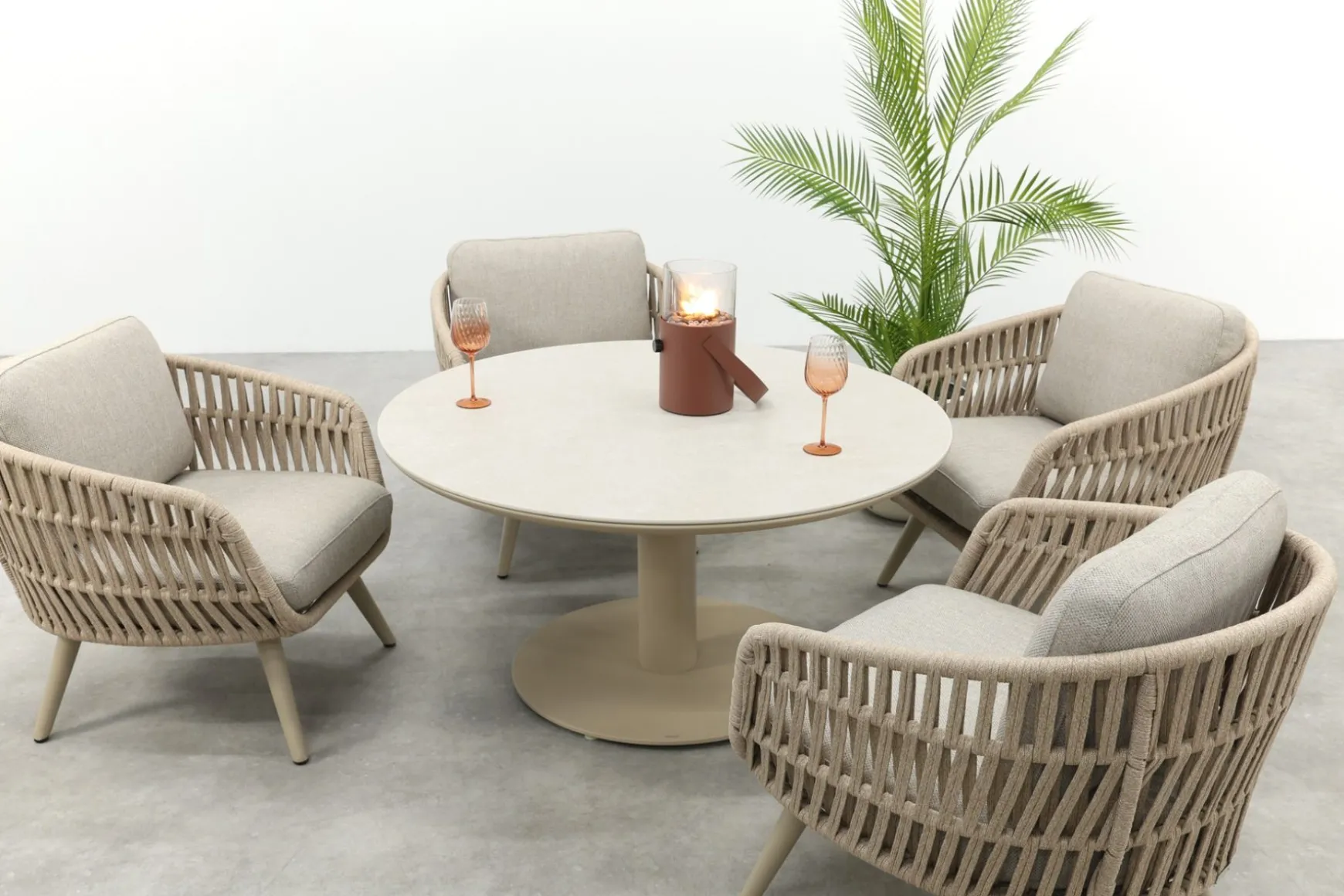 Romeo/Aversa 4-persoons ronde verstelbare low-dining tuinset Ø120 cm. - Latte