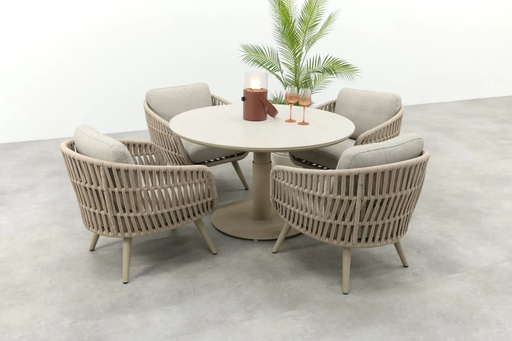 Romeo/Aversa 4-persoons ronde verstelbare low-dining tuinset Ø120 cm. - Latte