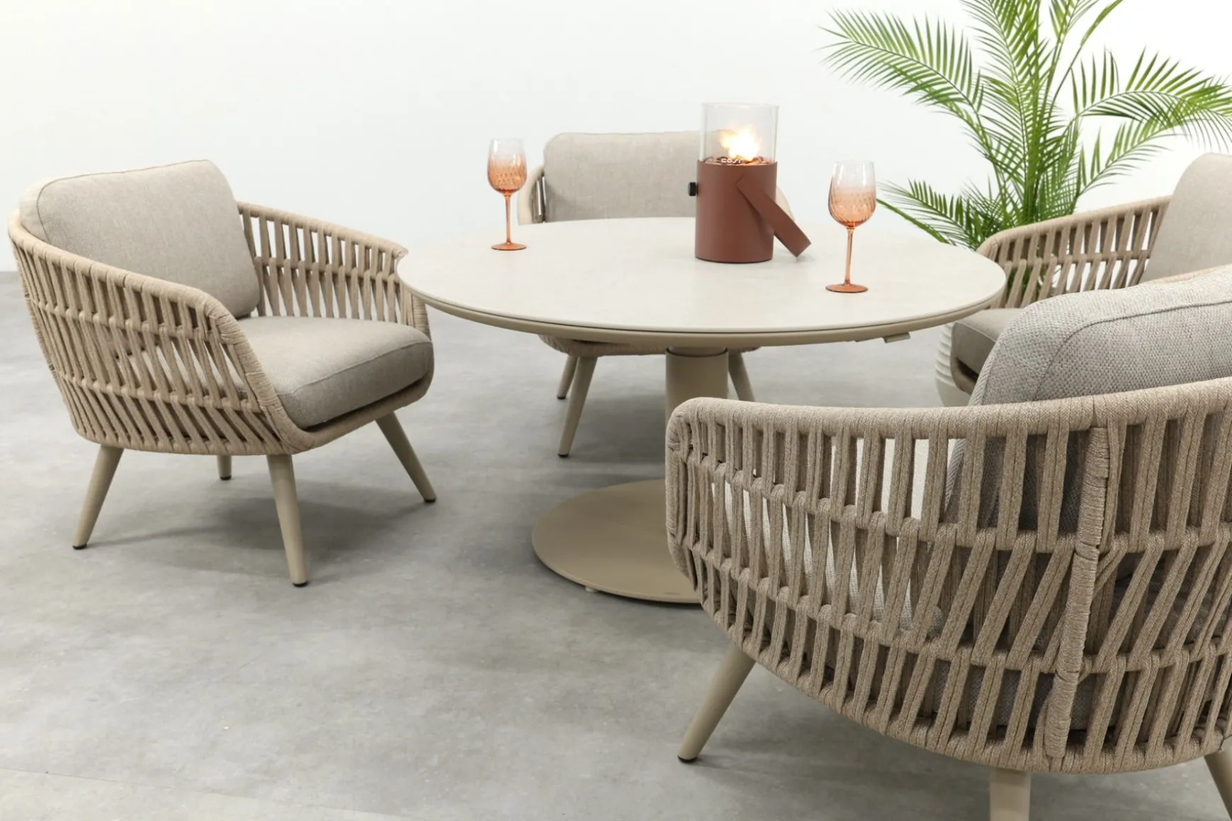 Romeo/Aversa 4-persoons ronde verstelbare low-dining tuinset Ø120 cm. - Latte