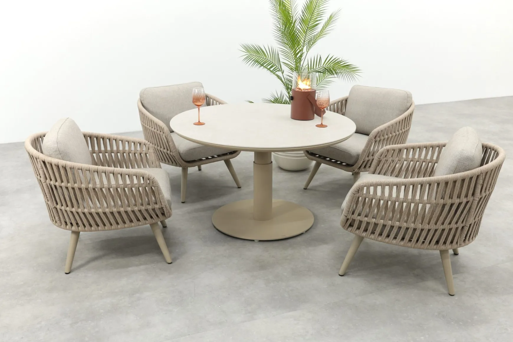 Romeo/Aversa 4-persoons ronde verstelbare low-dining tuinset Ø120 cm. - Latte