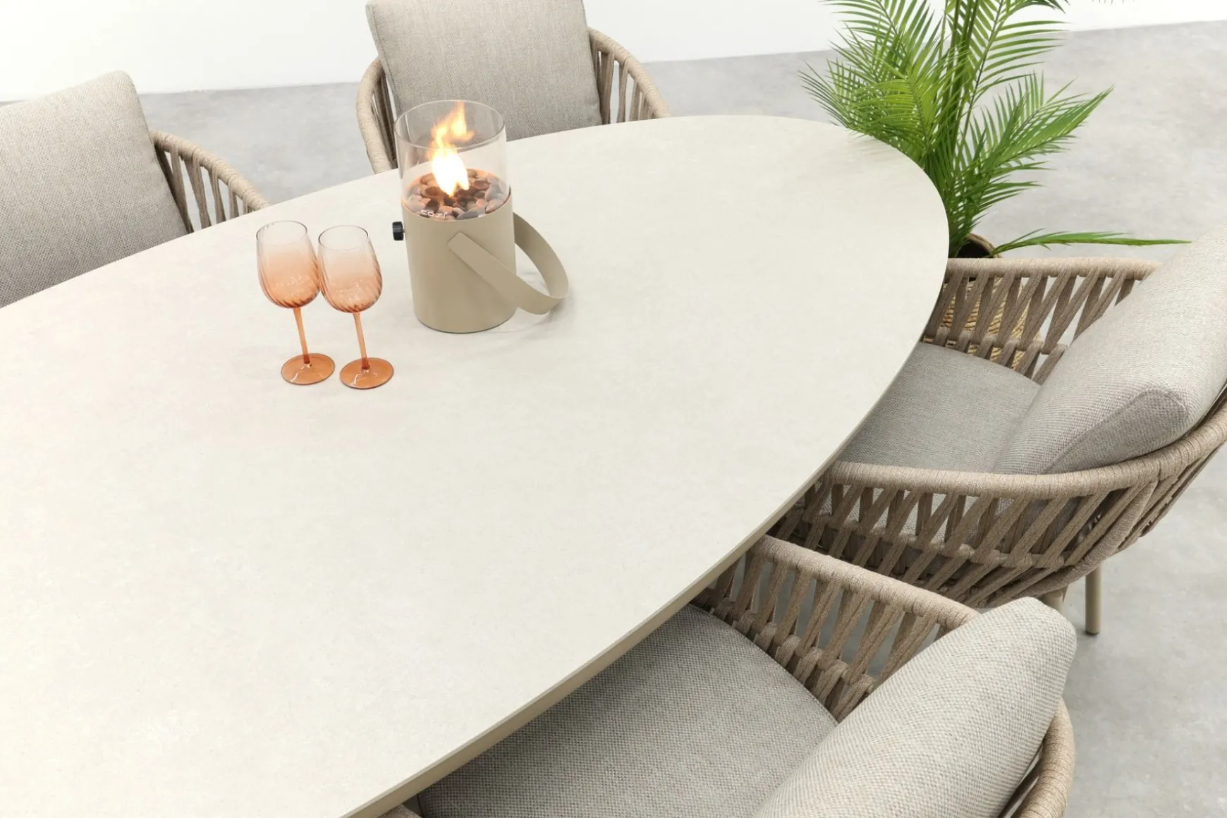 Romeo/Ventaro ovale tuinset voor 6 personen 240x115 cm. - Latte