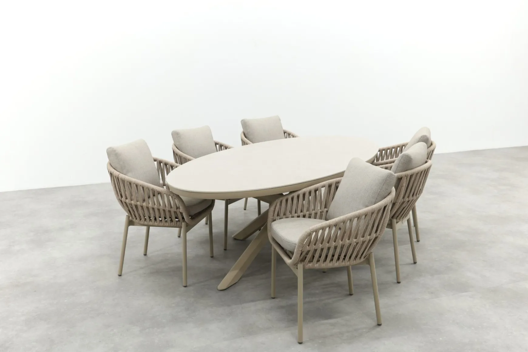 Romeo/Ventaro ovale tuinset voor 6 personen 240x115 cm. - Latte